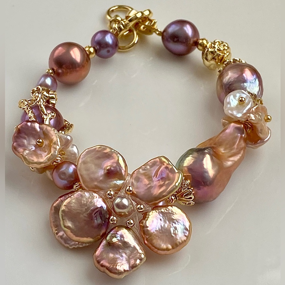 B128-Premium Metallic Petal Pearl Flower Bracelet